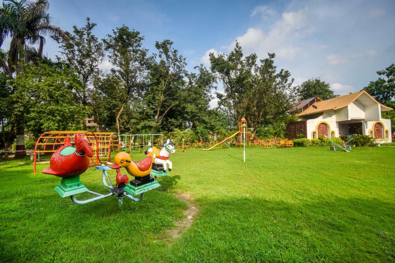 Oyo 47464 Hotel The Country Club บิลาสปูร์ ภายนอก รูปภาพ